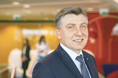 CIENKA NIĆ POROZUMIENIA:PFR, zarządzany przez Pawła Borysa, prowadzi rozmowy konsolidacyjne z Newagiem, którym kieruje Zbigniew Konieczek. Zyskać może na tym Pesa, której prezesem jest Robert Świechowicz.