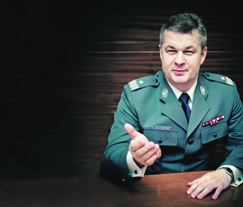 MIOTŁA W RUCH:
 Generał Marek Działoszyński, szef policji, mimo fatalnych wyników finansowych nie chce likwidować Centrum Usług Logistycznych. Niewykluczone jednak, że już niedługo zdecyduje o wystawieniu na sprzedaż niektórych policyjnych ośrodków wypoczynkowych.
 [FOT. ARC]