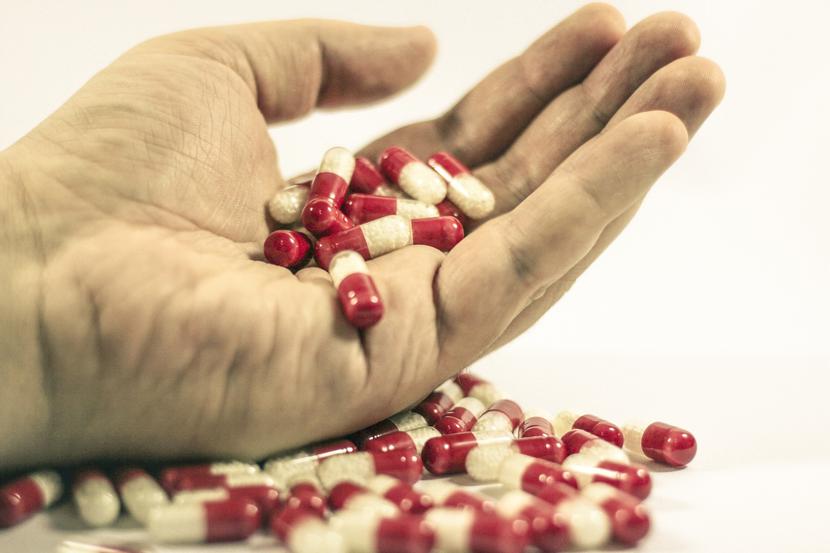 Duża część polskiego społeczeństwa uważa antybiotyki za leki przeciwgorączkowe.