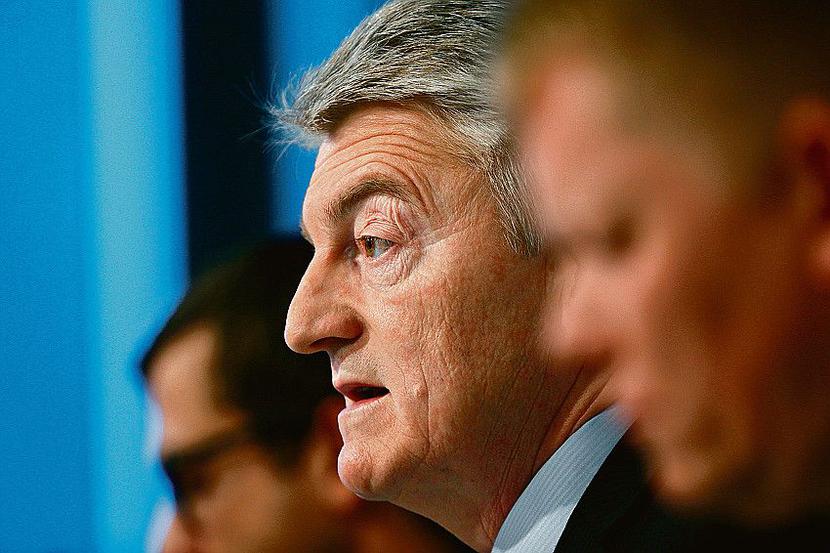 OSZCZĘDZĄ W POLSCE: W ubiegłym roku ThyssenKrupp, którym kieruje Heinrich Hiesinger, w ramach restrukturyzacji oszczędził 600 mln EUR. Do 2015 r. ma to być 2,3 mld EUR. Czy pomoże w tym centrum usług w Polsce? [FOT. BLOOMBERG]