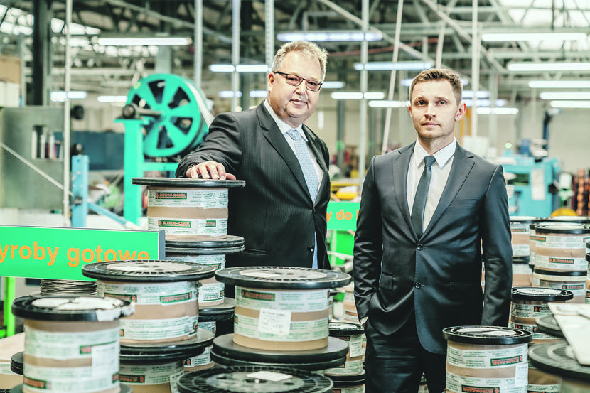 Zwiększenie potencjału: Fuzja firm Helukabel Polska i Eltron-Kabel, dzięki której firma poszerzyła asortyment oferowanych kabli, to rezultat działań podjętych przez Leszka Wojtalika, prezesa zarządu Helukabel Polska, oraz Adama Lipińskiego, członka zarządu tej spółki.  [fot. arc]