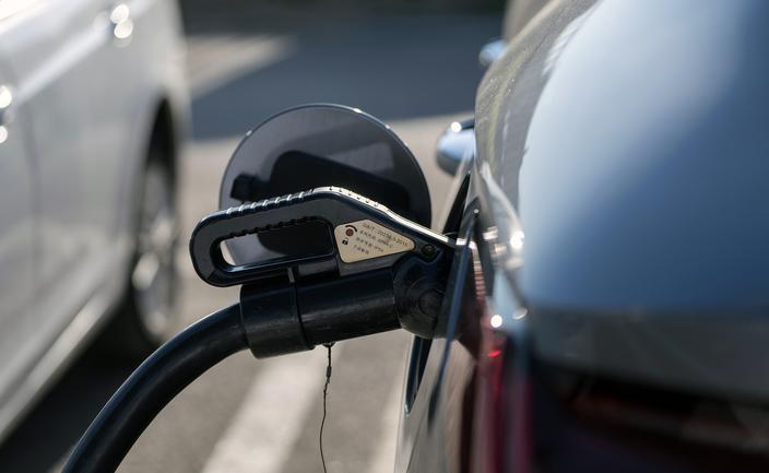 KE chce podnieć poprzeczkę dla dopłat do elektryków