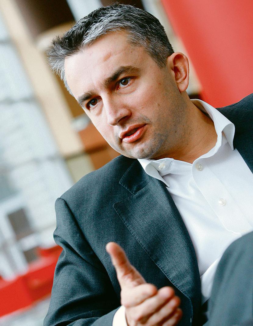 100 tys. etatów i 7 mld zł dodatkowych wpływów do budżetu do 2017 r. obiecuje rządowi związek ABSL, którym kieruje Jacek Levernes. Wystarczą zmiany w prawie dotyczące funduszy. Rząd kalkuluje, czy to mu się opłaci.[FOT. GK]