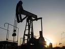 Rosja zwiększyła wydobycie ropy w lutym, ale ma problem ze sprzedażą