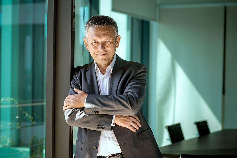 NA LĄDZIE, RZEKACH I MORZU: