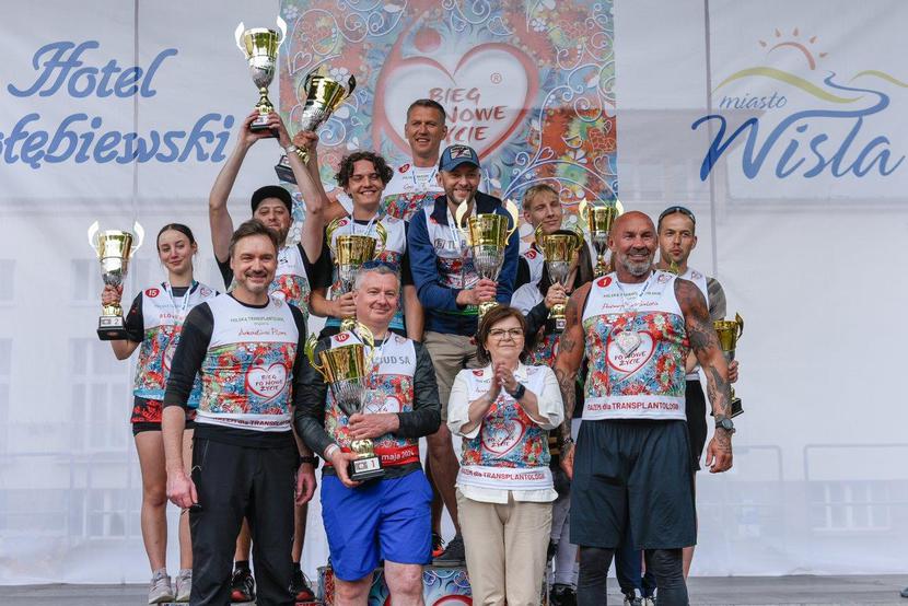 W 24. Biegu po Nowe Życie zwyciężyła sztafeta Telbud SA w składzie Cezary Trybański, Łukasz Ilski, Tomasz Bujak i Bartłomiej Chrószcz. W 24. Biegu po Nowe Życie zwyciężyła sztafeta Telbud SA w składzie Cezary Trybański, Łukasz Ilski, Tomasz Bujak i Bartłomiej Chrószcz.