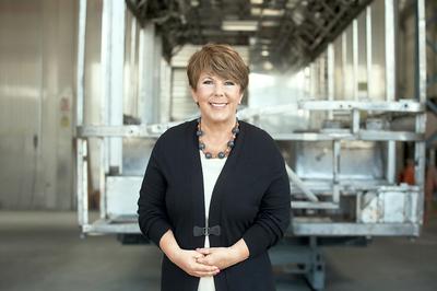 WSPÓLNY INTERES:  Solange Olszewska wraz z mężem w ciągu 22 lat zbudowała firmę, która wyprodukowała 16 tys. pojazdów dla 700 miast. W jej dalszym rozwoju może pomóc CAF, którym kieruje Andrés Arizkorreta. Polska spółka pomoże mu natomiast m.in. wejść na rynki Europy Środkowo- -Wschodniej.