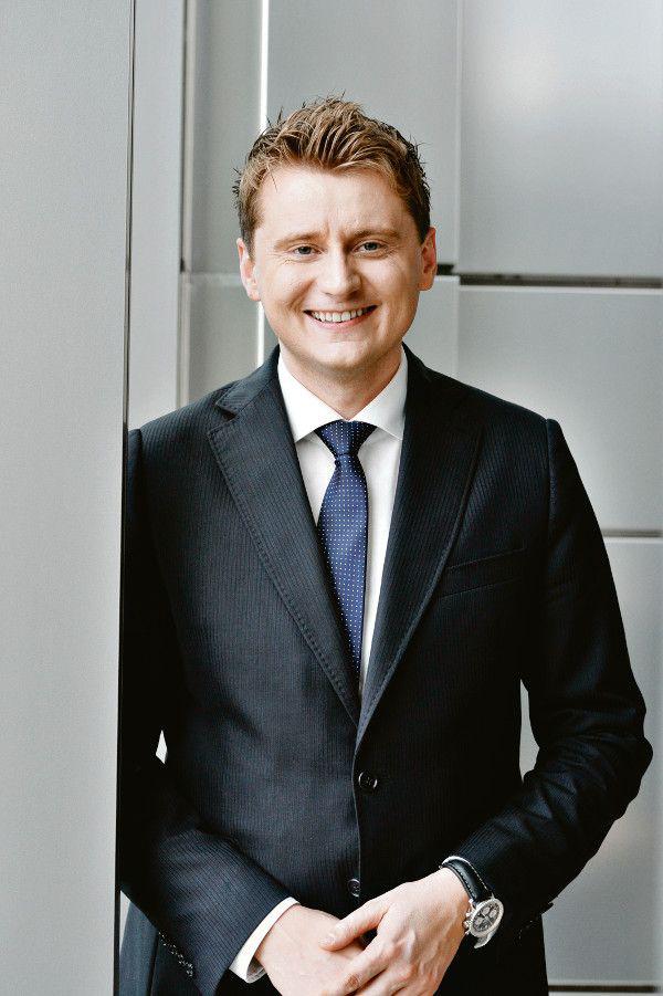 Dawid Urban i jego Chic Group rozdają karty na wolnym od akcyzy rynku e-papierosów w Polsce, zabierając klientelę koncernom tytoniowym i farmaceutycznym. Potężni rywale nie zamierzają pozostać bierni. [FOT. K.RAINKA]
 
 
