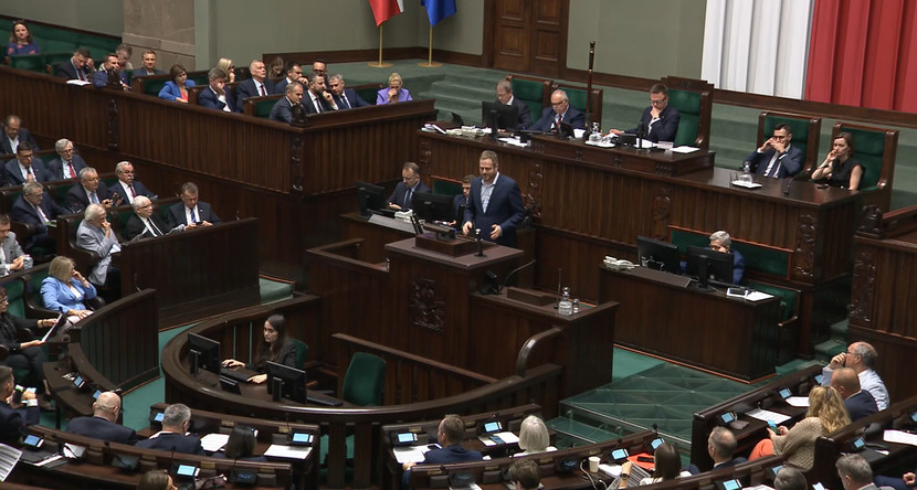 Poseł Janusz Cieszyński apelował o zagłosowanie za poprawką mniejszości dodającą do ustawy zmiany zaproponowane w projekcie pielęgniarek.