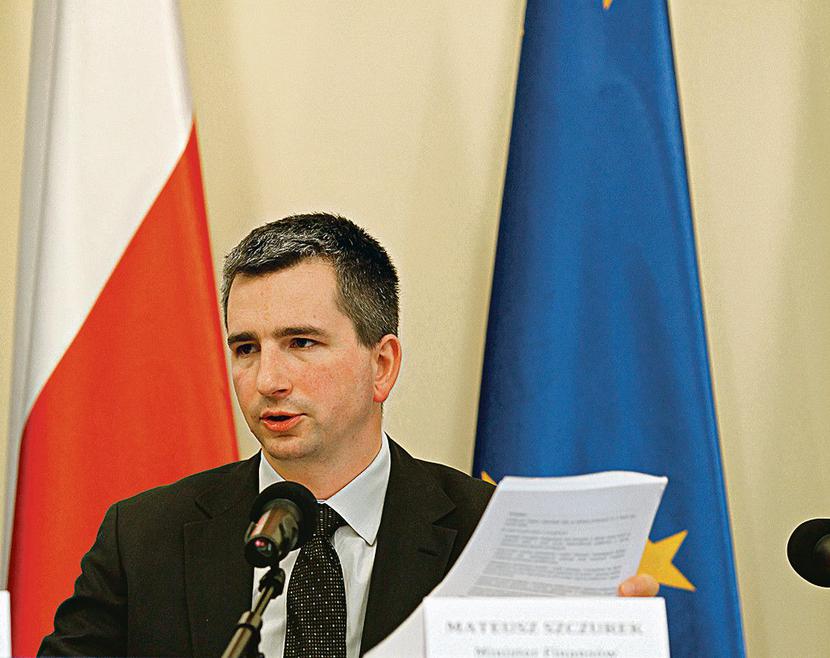 STALOWY BODZIEC: Resort finansów, którym kieruje Mateusz Szczurek, postanowił twardo zagrać z przestępcami, którzy wyłudzają podatki w handlu złotem i komórkami. Zachętą do zmian są efekty wprowadzenia odwróconego VAT na rynku stali. [FOT. WM] 