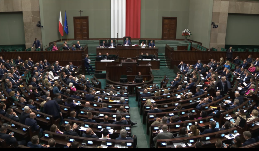 W związku z nieprzyjęciem wniosku o odrzucenie projektu w pierwszym czytaniu projekt ustawy jeszcze 28 listopada trafi do Komisji Zdrowia. W związku z nieprzyjęciem wniosku o odrzucenie projektu w pierwszym czytaniu projekt ustawy jeszcze 28 listopada trafi do Komisji Zdrowia.
