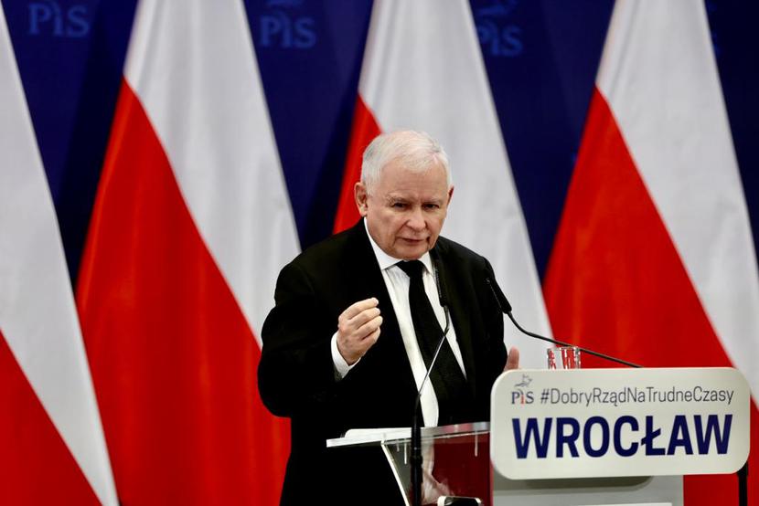 Trzeba złamać pewne bardzo wpływowe grupy, które chcą traktować służbę zdrowia jak biznes - uważa prezes PiS Jarosław Kaczyński. 