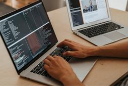 Jak pozyskać i zatrzymać programistów i specjalistów IT w zespole?