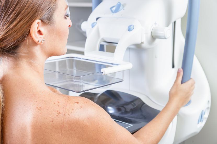 American Cancer Society zaleca coroczne badania mammograficzne, ponieważ 