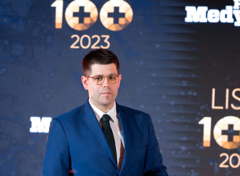 Łukasz Jankowski, lekarz spec. nefrologii, asystent w Klinice Medycyny Transplantacyjnej, Immunologii, Nefrologii i Chorób Wewnętrznych Warszawskiego Uniwersytetu Medycznego; od 2022 r. prezes Naczelnej Rady Lekarskiej.