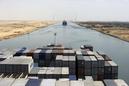 Już ponad 100 statków przepłynęło Kanał Sueski