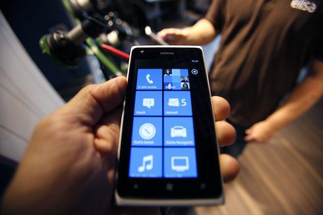 Smartfon Nokia Lumia 900 (fot. Bloomberg)