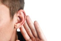 Jak długo osoby głuche muszą czekać na implant słuchu