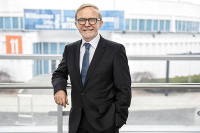 ZDECYDOWANY LIDER: Międzynarodowe Targi Poznańskie mają 55 proc. udziału w krajowym rynku i są pierwszym organizatorem targów w Europie Środkowej i Wschodniej — mówi Przemysław Trawa, prezes Rady Polskiej Izby Przemysłu Targowego i prezes Międzynarodowych Targów Poznańskich.