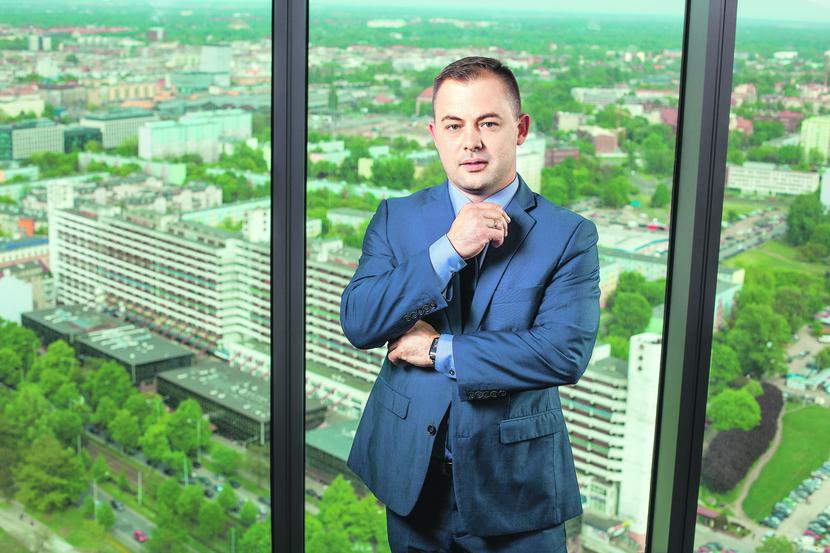 ODWRACANIE KOTA OGONEM: