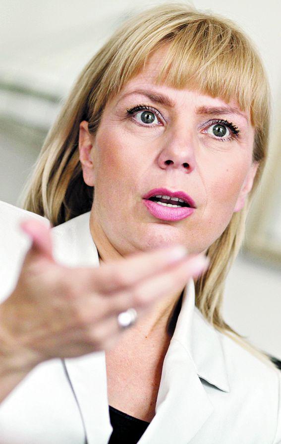 PAKIET WSPARCIA: — Dotacje na start firm to jedna z form pomocy, ale pomoc szkoleniowa jest równie ważna, zwłaszcza dla osób, które nie mają odpowiedniego przygotowania ekonomicznego — mówi Elżbieta Bieńkowska, minister rozwoju regionalnego. [FOT. MW]