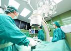 Ortopedzi w Białymstoku podczas jednej operacji wymienili staw biodrowy i kolanowy oraz wstawili implant kości udowej