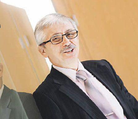 JAK NA LEKARSTWO:
 Inwestorów wokół szpitali kręci się sporo. Jednak większość z nich szybko traci zainteresowanie. Dzisiaj jedynymi podmiotami, które nie boją się inwestycji w lecznice, są sieci szpitalne — uważa Marek Wójcik ze Związku Powiatów Polskich. [FOT. TP]