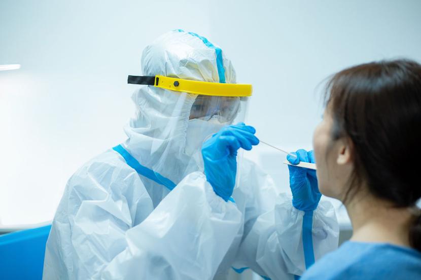 Istnieje wiele szczepów ptasiej grypy, z których większość nie zagraża ludziom. Istnieje wiele szczepów ptasiej grypy, z których większość nie zagraża ludziom.