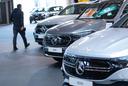 Blokady covidowe i niedobory chipów ograniczyły sprzedaż Mercedesa