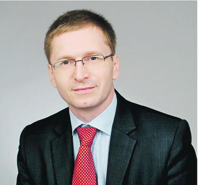 Nie możemy narzucić samorządom obowiązku udzielenia bonifikaty przy przekształceniu, ponieważ byłoby to niezgodne z konstytucją. W świetle prawa to one są właścicielami gruntów, co innego w przypadku gruntów, których właścicielem jest skarb państwa — tutaj możemy dokonywać przekształcenia na innych warunkach — mówi Paweł Lisiecki, poseł PiS.