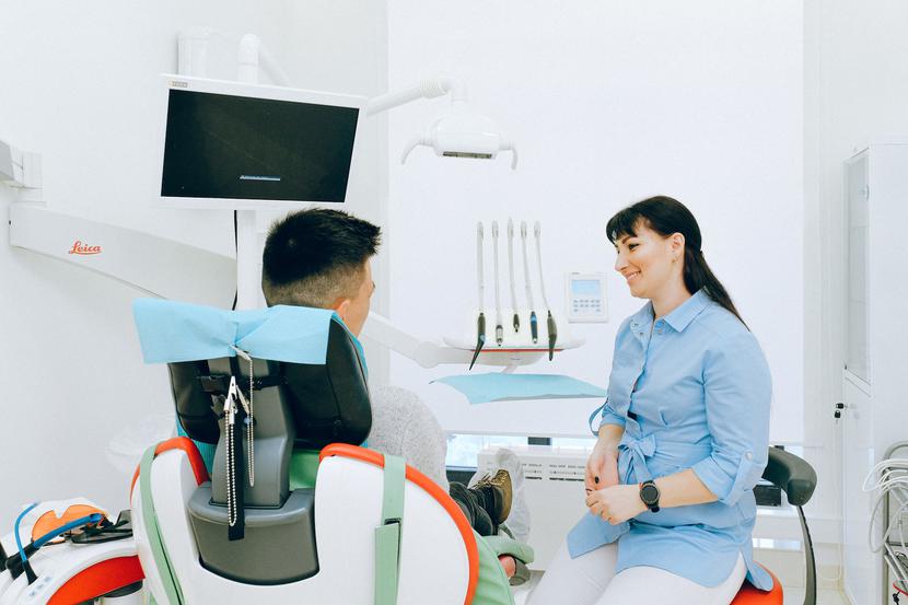 Na 3 stycznia 2022 r. w Polsce było zarejestrowanych 43 634 lekarzy dentystów posiadających prawo wykonywania zawodu, z czego ponad 39 tysięcy wykonuje swój zawód 