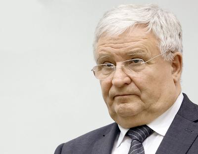 Decyzja w sprawie BOŚ Banku ma charakter polityczny, ale kluczowe jest stanowisko Kazimierza Kujdy, szefa NFOŚiGW i wieloletniego współpracownika Jarosława Kaczyńskiego. Od niego zależy, czy plan sprzdaży w częściach będzie realizowany.