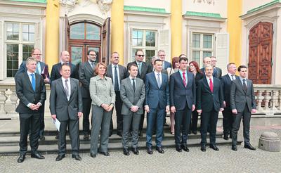 Nie zanudzajmy gości polskimi problemami — tak Mateusz Morawiecki, minister rozwoju, zbył pytanie, czy zostanie premierem, zadane podczas konferencji otwierającej spotkanie Przyjaciół Przemysłu, na które do Warszawy zjechali ministrowie i wiceministrowie gospodarki kilkunastu europejskich krajów.