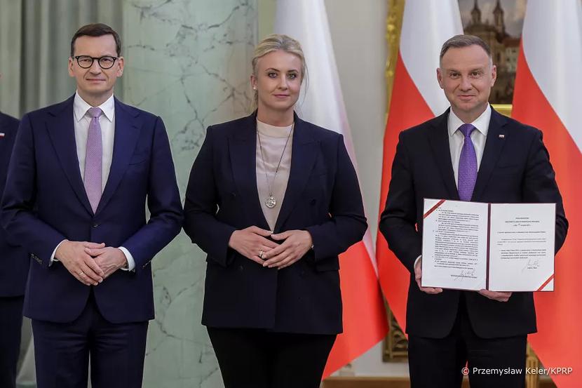 Od lewej: premier Mateusz Morawiecki, minister zdrowia Katarzyna Sójka i prezydent Andrzej Duda Od lewej: premier Mateusz Morawiecki, minister zdrowia Katarzyna Sójka i prezydent Andrzej Duda