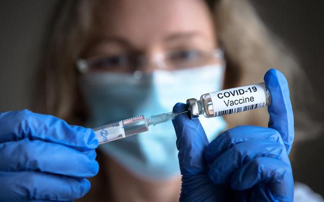 Prof. Gut: Nuvaxovid to szczepionka porównywalna do szczepionki z acelularnym krztuścem