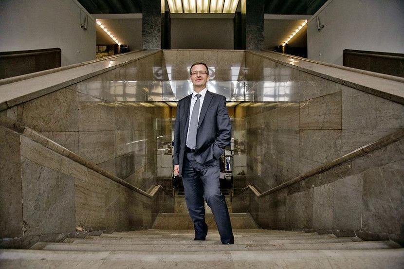 BANK DWÓCH PIĘTER: BGK chce być jak EBI czy EBOR. Podgląda też, jak działa niemiecki KfW. Dariusz Kacprzyk, prezes banku, mówi, że tak długo, jak to będzie możliwe, BGK będzie oferował finansowanie dużych projektów, nie rezygnując z sieci oddziałów, umożliwiającej utrzymanie relacji z małymi i średnimi firmami. [FOT. WM]