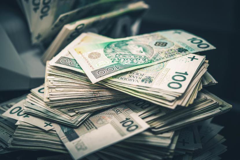 Łącznie od wiosny 2020 roku do końca zeszłego roku dodatki i nagrody wyniosły ponad pół miliona - donosi “Gazeta Wyborcza”. Łącznie od wiosny 2020 roku do końca zeszłego roku dodatki i nagrody wyniosły ponad pół miliona - donosi “Gazeta Wyborcza”.