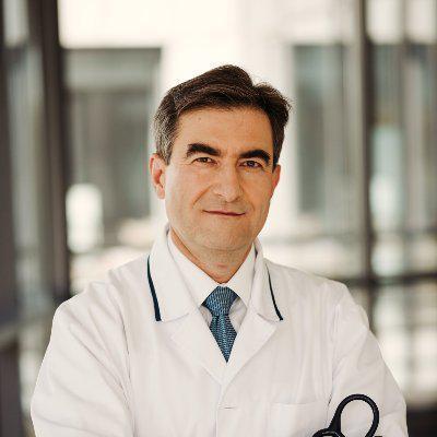 Na zdjęciu dr n. med. Michał Chudzik, lekarz internista, specjalista kardiologii, medycyny stylu życia i przeciwstarzeniowej, obecnie w trakcie specjalizacji z geriatrii.