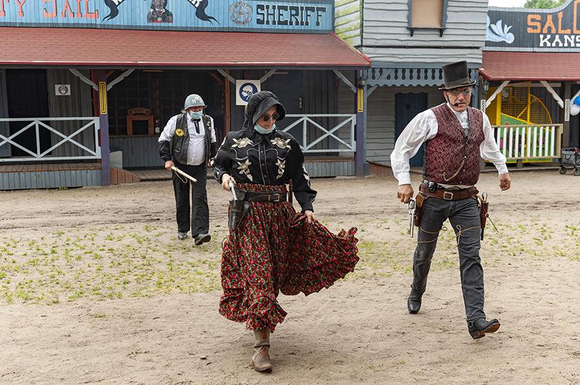 Z dreszczykiem: Z dreszczykiem: