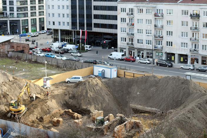 Dziura w ziemi zamiast wieży: