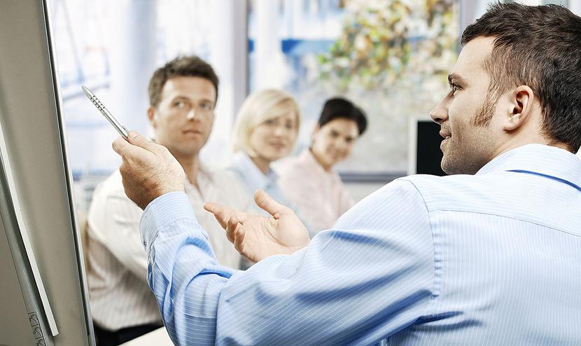 RZADZIEJ, ALE NIE WCALE: