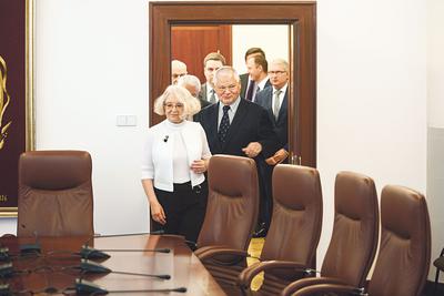 Nie chodzi o to, że RPP ociąga się z podwyżką. Problemem jest raczej sygnalizowanie braku zmian do końca 2018 r. Dziwi nas odrzucanie możliwości podwyżki – mówi    Aleksandra Świątkowska,   ekonomistka BOŚ Banku. Na zdjęciu: Rada Polityki Pieniężnej (RPP)