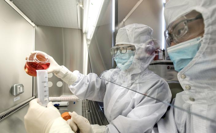 Chińska biotechnologia budzi kontrowersje, ale podbija świat. Poznaj producentów innowacyjnych leków