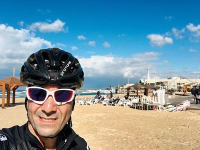 Dyrektor generalny Adgar Poland. Zanim dołączył do spółki, założył i zarządzał firmą szkoleniową Insist Advanced Training, prowadzącą szkolenia i wdrażającą oprogramowanie. Z Adgarem związany od 12 lat, odpowiadał m.in. za zarządzanie i wynajempowierzchni biurowych, a także zastosowanie nowoczesnych technologii we wszystkichbudynkach firmy w Izraelu, Kanadzie, Polsce i Belgii. Urodzony w Izraelu, ma polskie korzenie i na co dzień mieszka w Polsce.