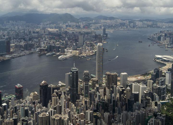 Hong Kong kolejny rok z rzędu najdroższym miastem na świecie