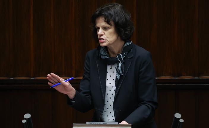 MF nie zamierza zmniejszać wydatków. Oszczędności mają przyjść same