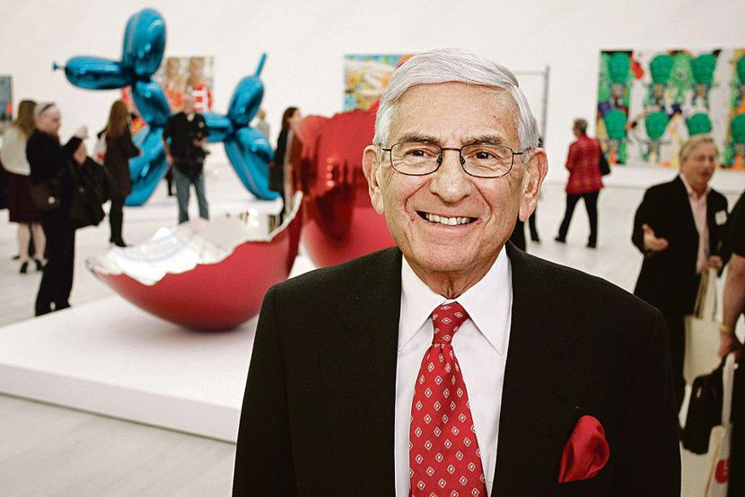 PRZEDSIĘBIORCA I FILANTROP: Eli Broad, rocznik 33’, to mieszkający w Los Angeles nowojorczyk z Bronksu z majątkiem szacowanym na 7 mld USD. Jest jedynym przedsiębiorcą, którego dwie firmy zostały zaliczone przez „Fortune“ do 500 największych (deweloperska KB Home i ubezpieczeniowa Sun Life, sprzedana w 1998 r. AIG). Pierwsze dzieło sztuki kupił 40 lat temu i od tamtej pory nie tylko powiększa prywatną kolekcję sztuki współczesnej (wartą około 2 mld USD), ale też sam funduje lub wspiera różne muzea sztuki w ramach założonej z żoną fundacji. [FOT. BLOOMBERG]
 