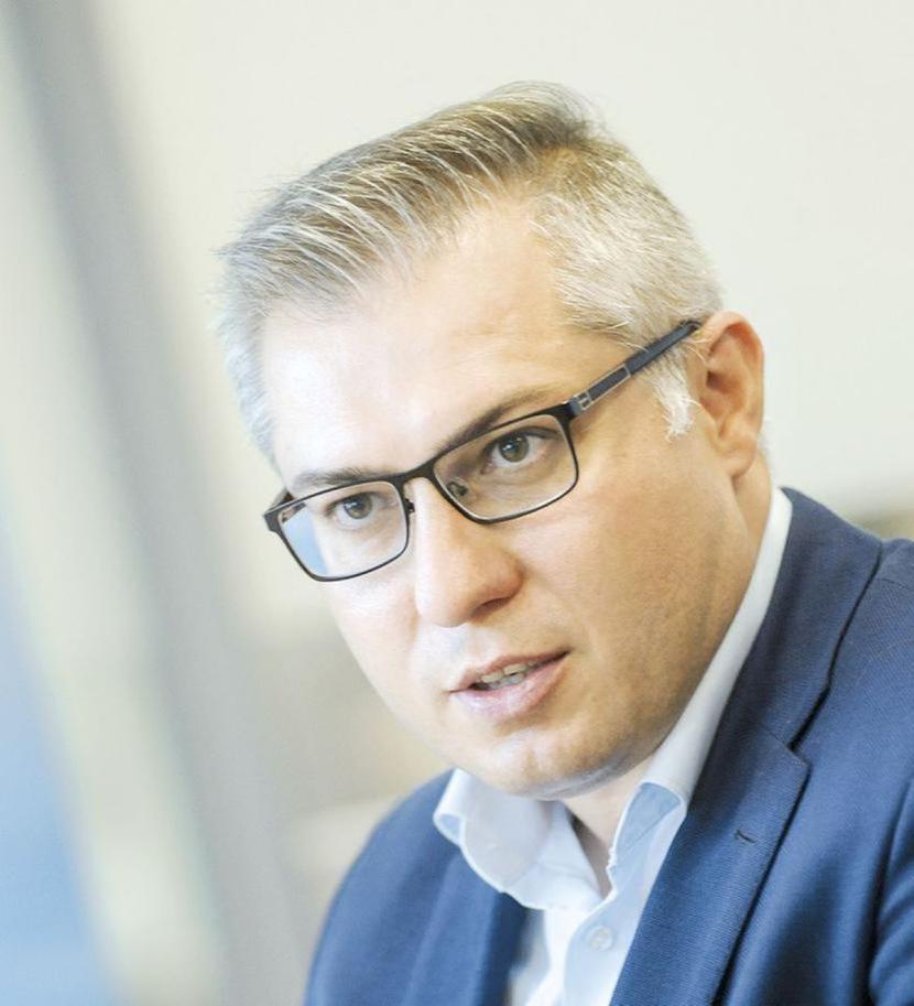 Prof. dr hab. n. med. Krzysztof Giannopoulos jest kierownikiem Zakładu Hematoonkologii Doświadczalnej Uniwersytetu Medycznego w Lublinie, prorektorem ds. Szkoły Doktorskiej i Badań Klinicznych Uniwersytetu Medycznego w Lublinie, prezesem Polskiego Towarzystwa Hematologów i Transfuzjologów. Prof. dr hab. n. med. Krzysztof Giannopoulos jest kierownikiem Zakładu Hematoonkologii Doświadczalnej Uniwersytetu Medycznego w Lublinie, prorektorem ds. Szkoły Doktorskiej i Badań Klinicznych Uniwersytetu Medycznego w Lublinie, prezesem Polskiego Towarzystwa Hematologów i Transfuzjologów.
