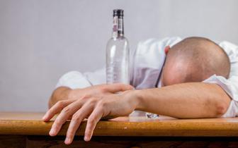 Zmiana w powoływaniu biegłych wydających opinię o uzależnieniu od alkoholu