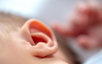Dzięki pionierskiej terapii genowej dziecko odzyskało słuch